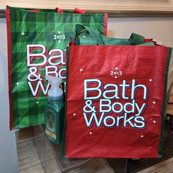 Christmas 🎄 Bath & Body Tote Bags + Tree Farm Handsoap  (New) - Picture 9 of 12